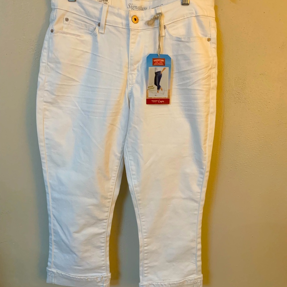 Women’s Levi Strauss White Capris